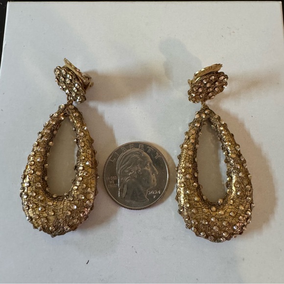 Vintage Gold Accent Clip-on Studded Earings - Picture 5 of 6